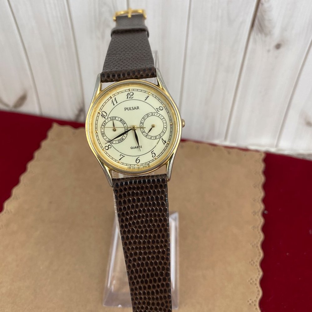 Vintage 2 Tone Gold and Silver Pulsar 12 Hour Watch 2 Sub Dials Day and Date